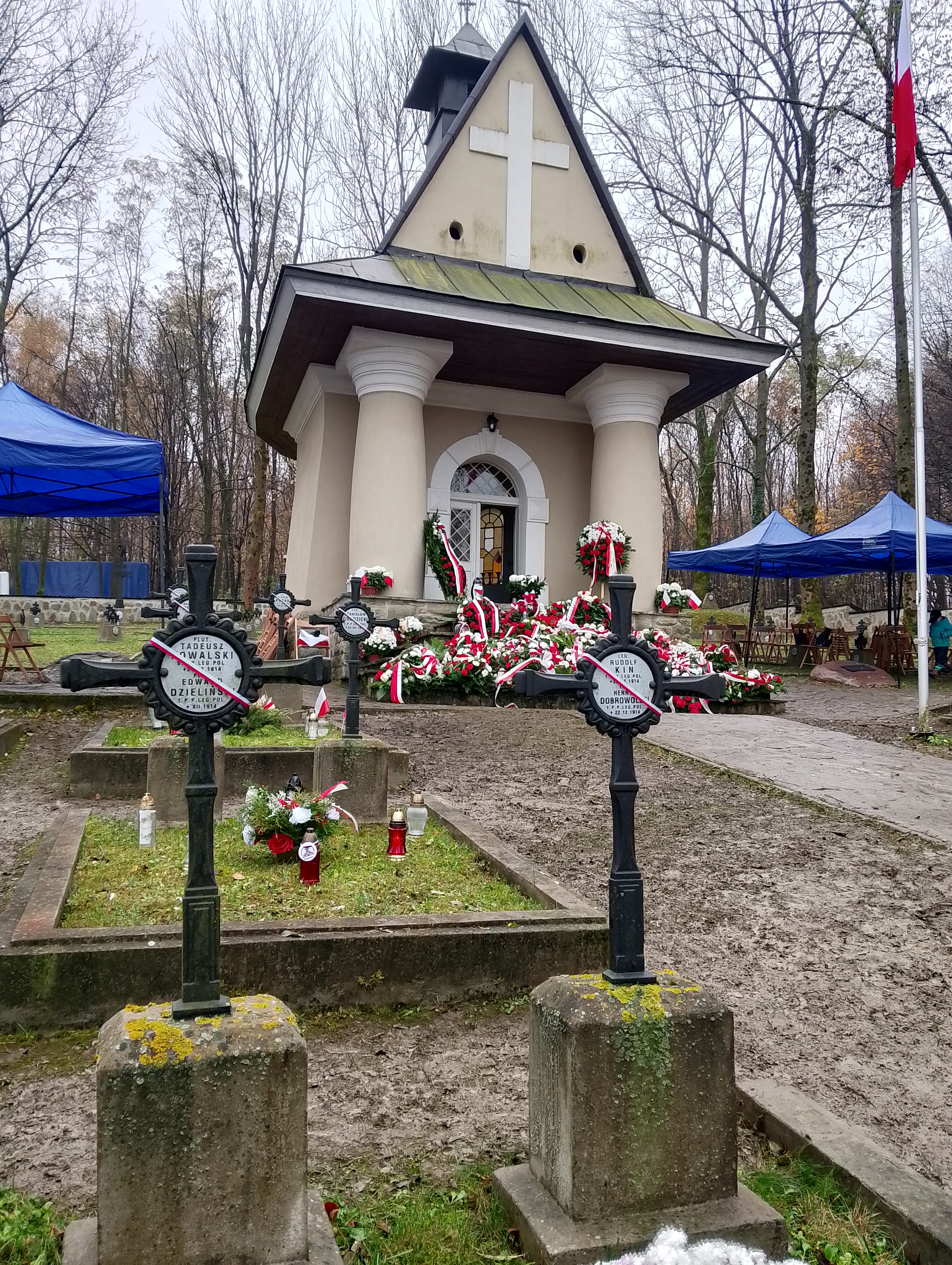 Zdjęcie mogiły czterech Legionistów wykonane podczas Zlotu Niepodległościowego