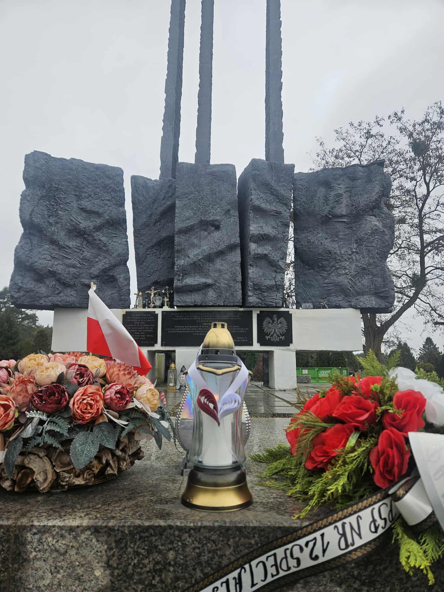 dolna część Pomnika Ofiar Firleja