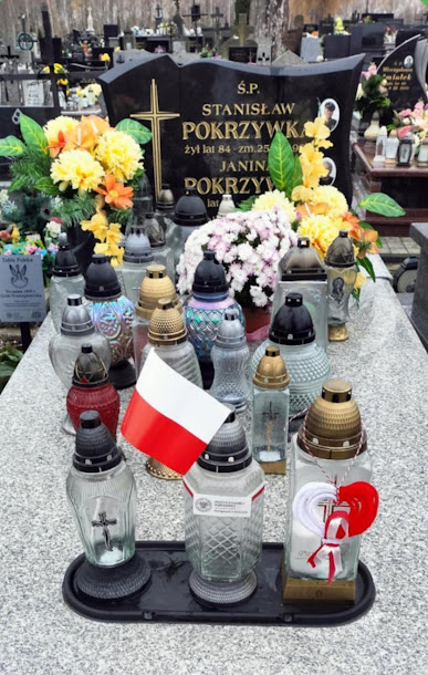 Grób rodzinny, gdzie Bohater spoczywa wraz ze swoją żoną Janiną.