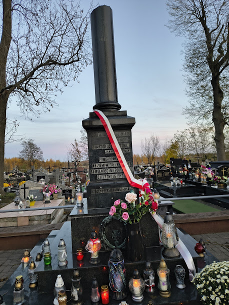 Kwatera, w której znajduje się pomnik upamiętniający pomordowanych mieszkańców Bodzentyna.