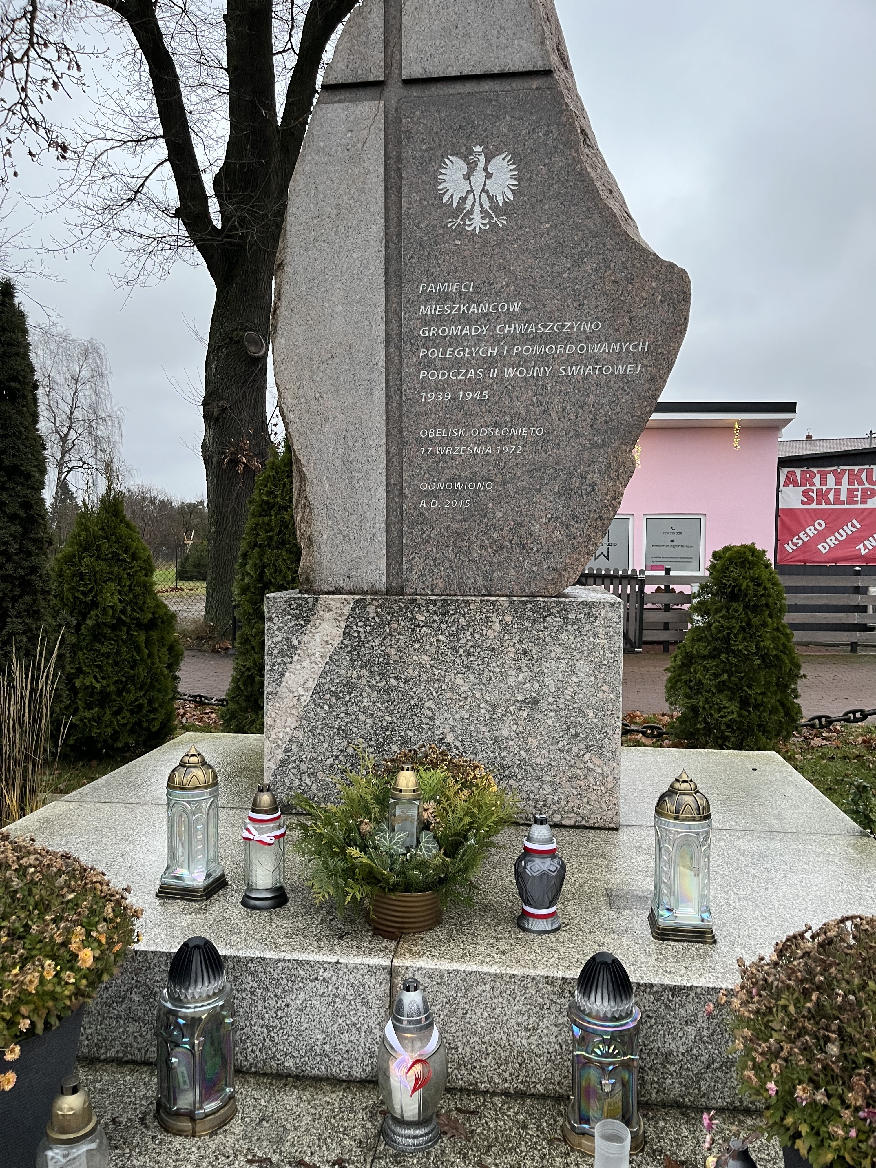 Obelisk upamiętniający poległych w czasie II wojny światowej mieszkańców Gromady Chwaszczyno