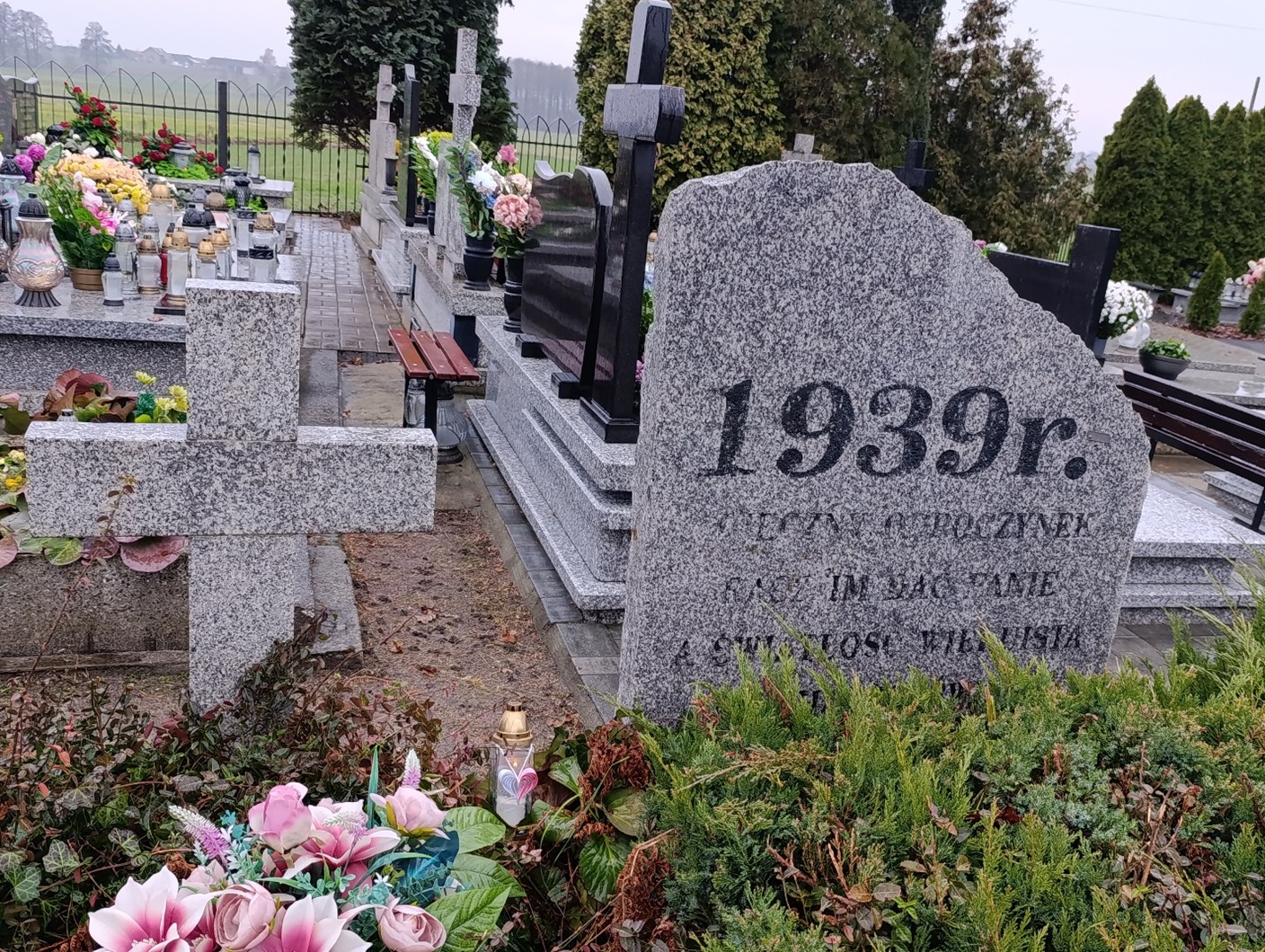 Grób Nieznanego Żołnierza na cmentarzu w Witowie