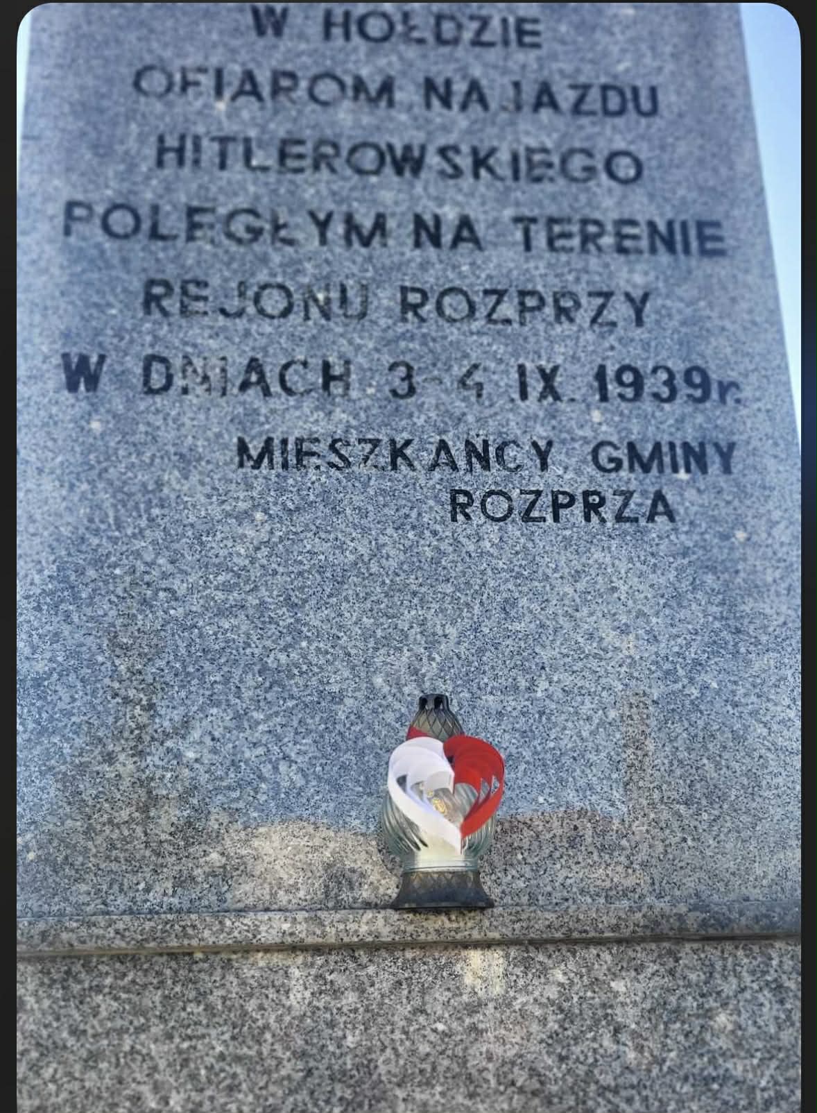Pomnik w hołdzie ofiarom najazdu hitlerowskiego poległym na terenie rejonu Rozprzy w 1939r