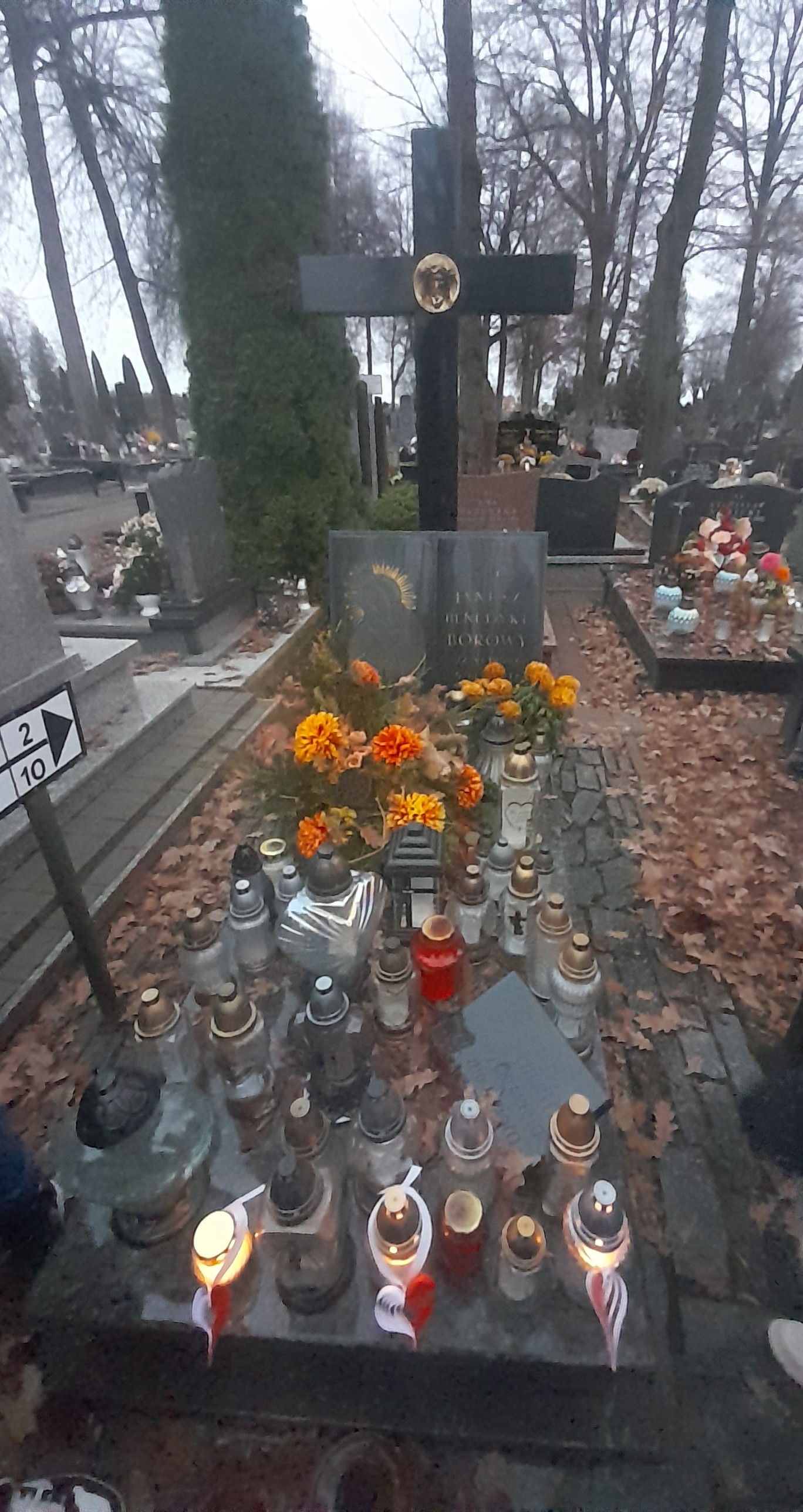 Grób śp. Janusza Borowego na Cmentarzu Komunalnym nr 1 w Ełku