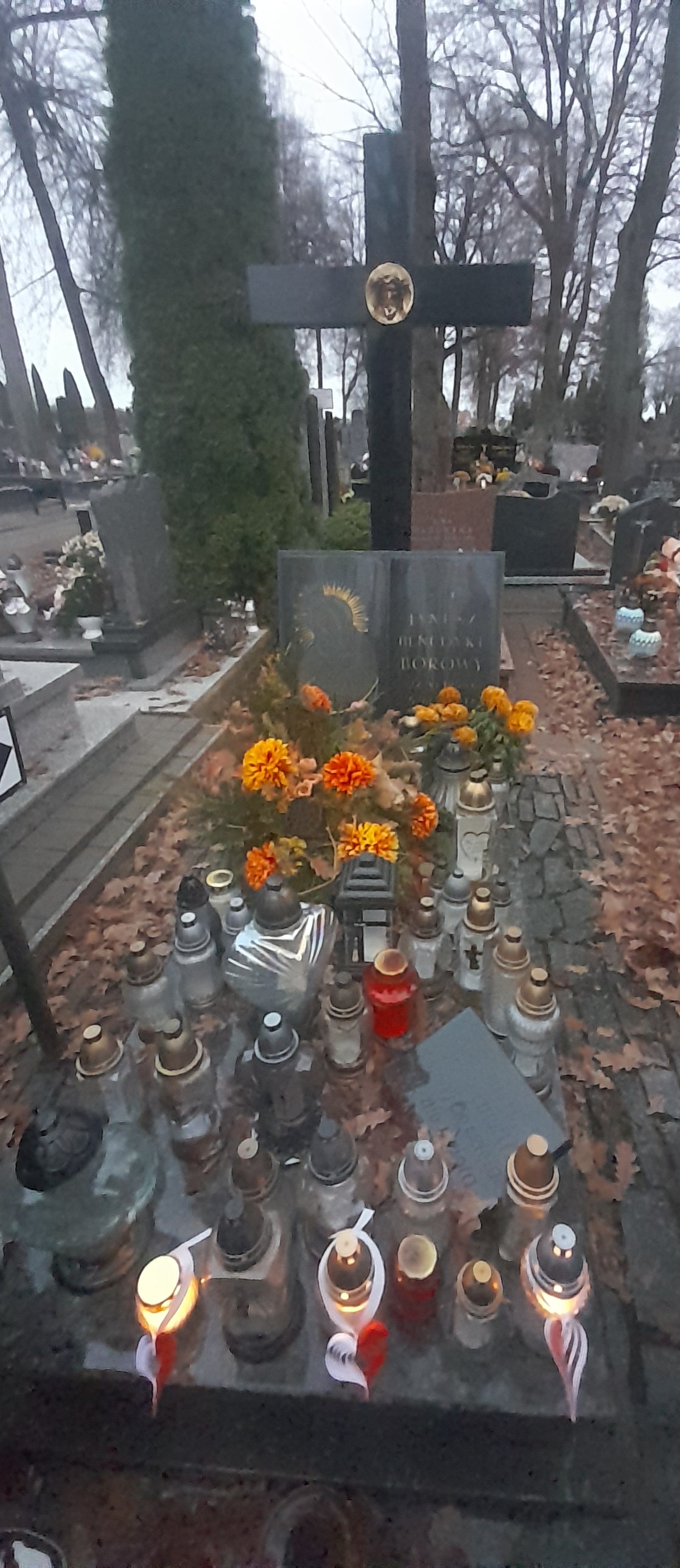 Grób śp. Janusza Borowego na Cmentarzu Komunalnym nr 1 w Ełku
