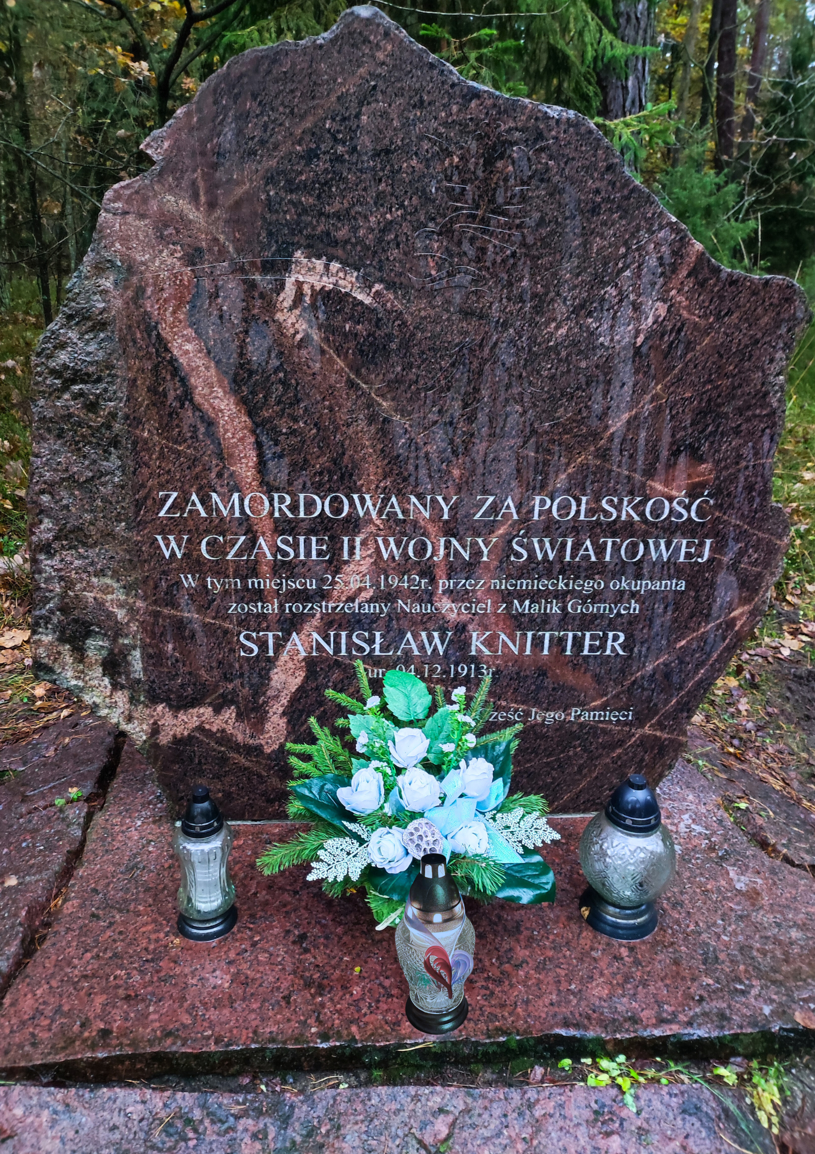 Pomnik zamordowanego nauczyciela Stanisława Knitter.